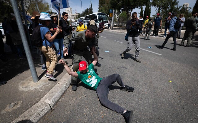 Israel clashes Knesset